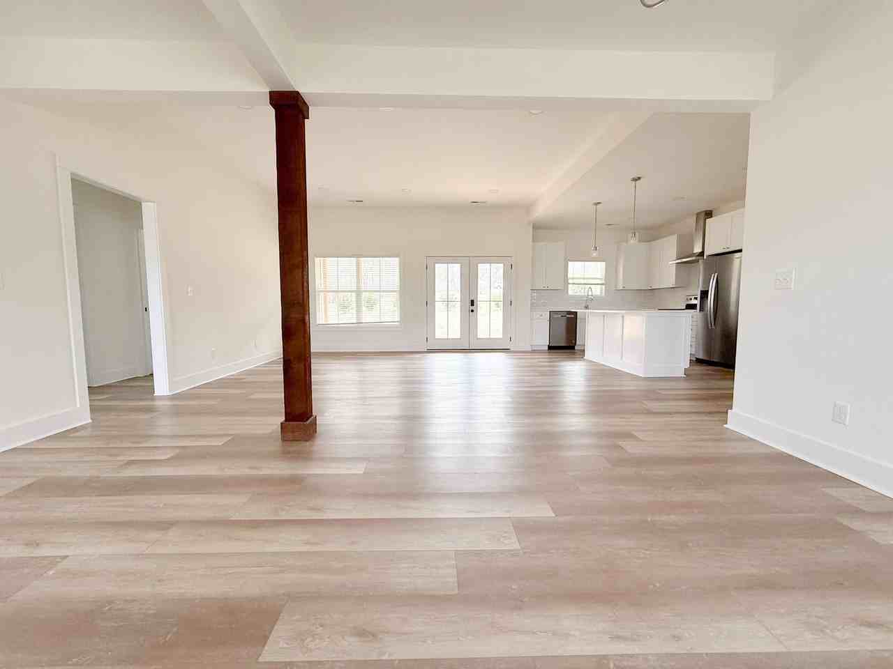 1408 Westbrook Cir - Photo 4 of 34