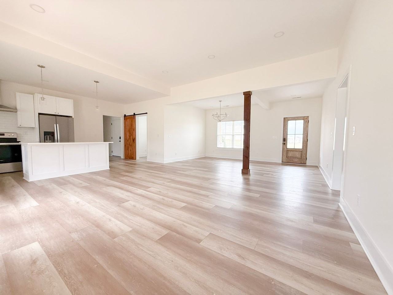 1408 Westbrook Cir - Photo 5 of 34