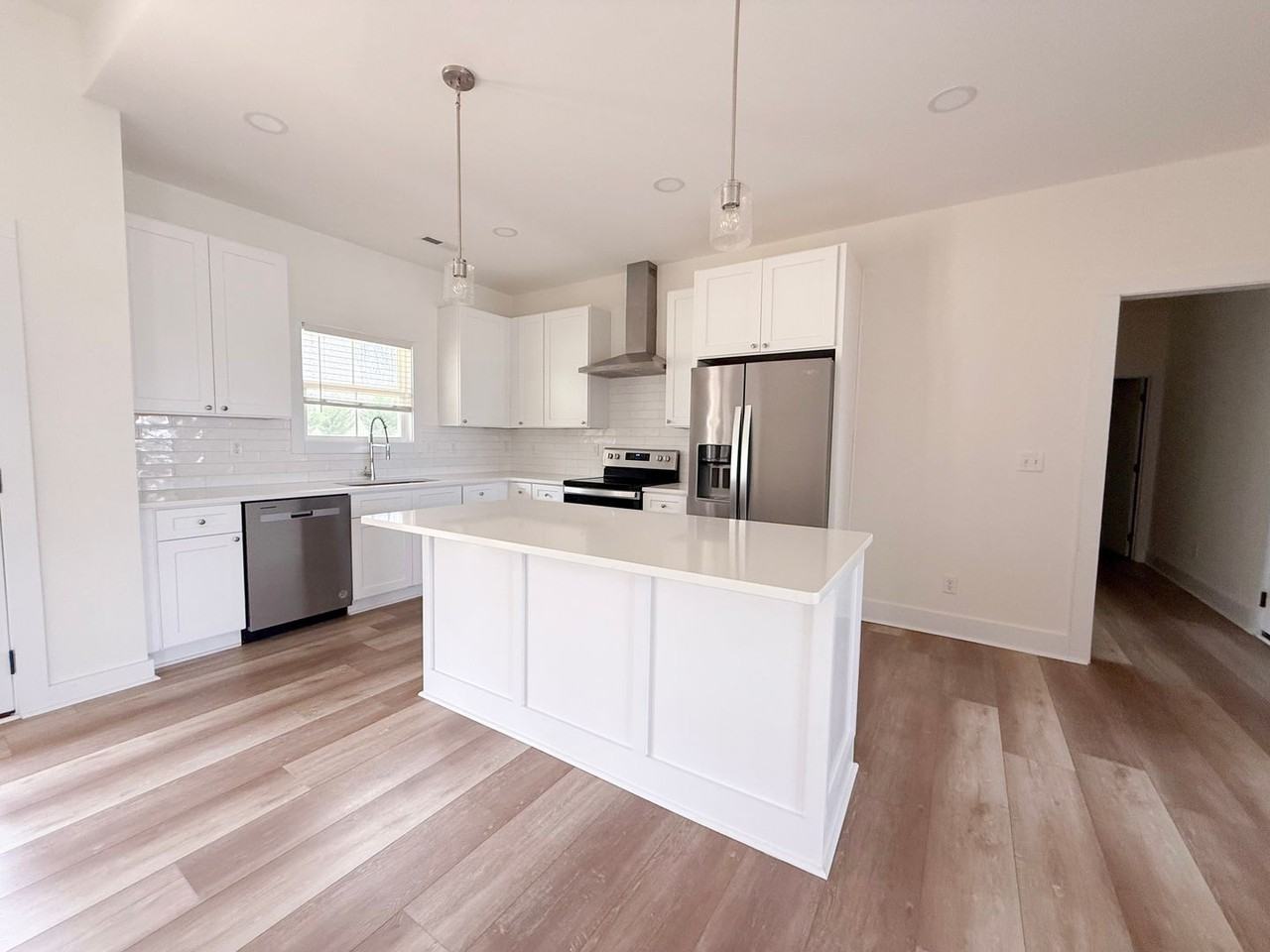 1408 Westbrook Cir - Photo 7 of 34