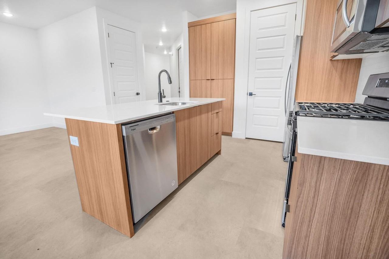 1943 W 250 S - Photo 5 of 40