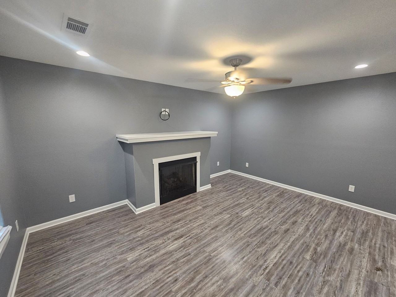 303 Dobbs St - Photo 2 of 23