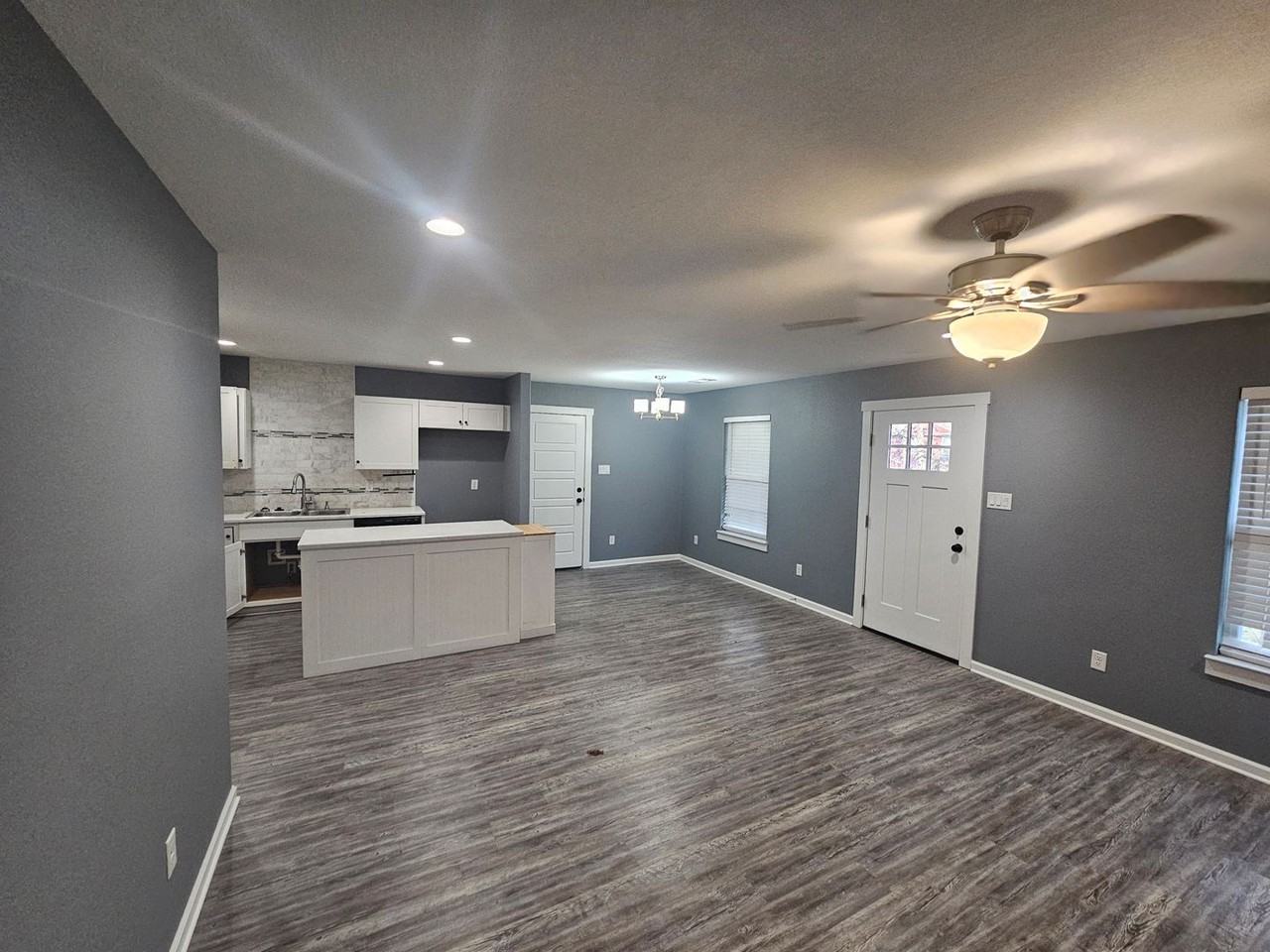 303 Dobbs St - Photo 4 of 23