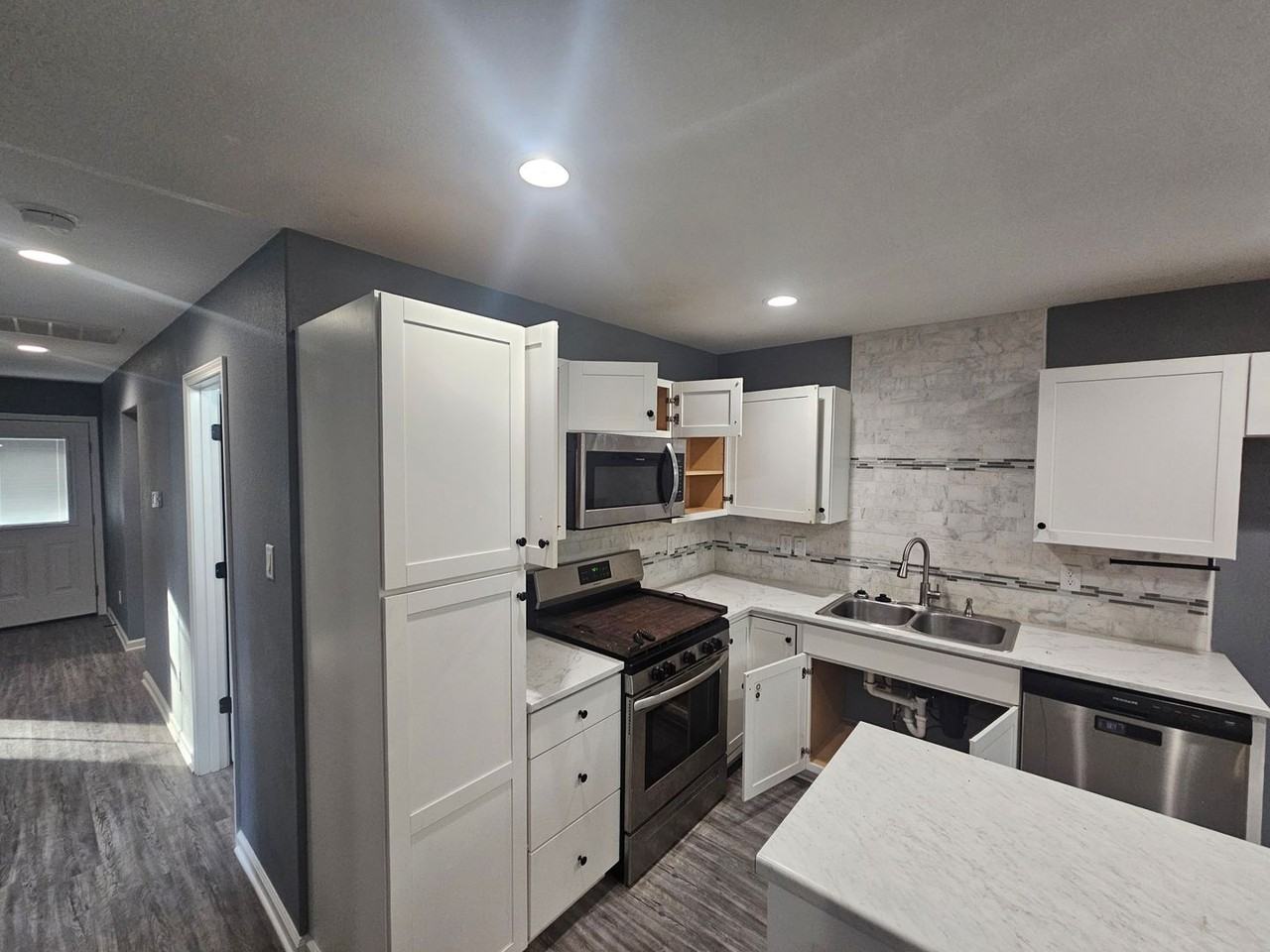 303 Dobbs St - Photo 5 of 23