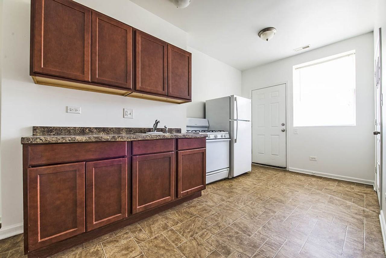 8149 S Marshfield - Photo 2 of 21
