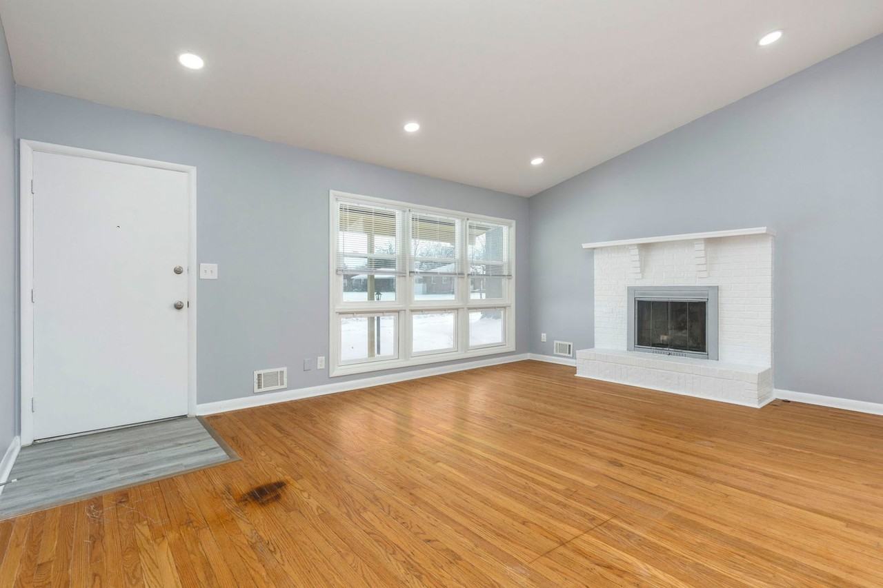 3704 Greenwich Rd - Photo 2 of 36