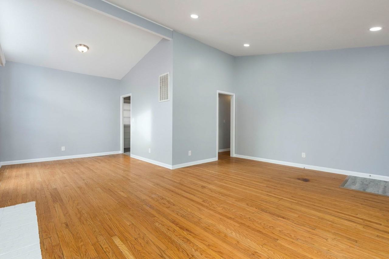 3704 Greenwich Rd - Photo 5 of 36