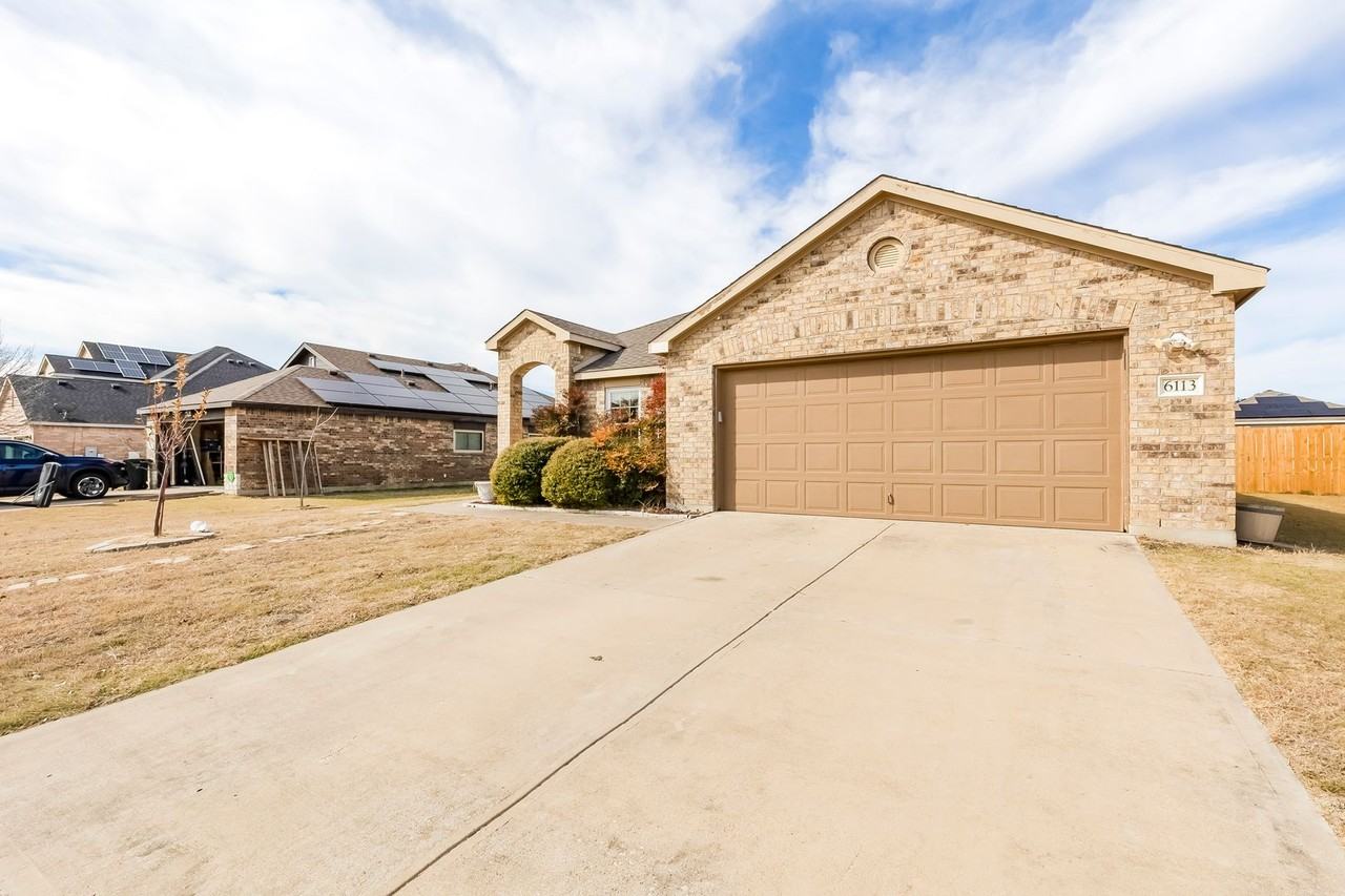 6113 Bridgewood Dr - Photo 2 of 36