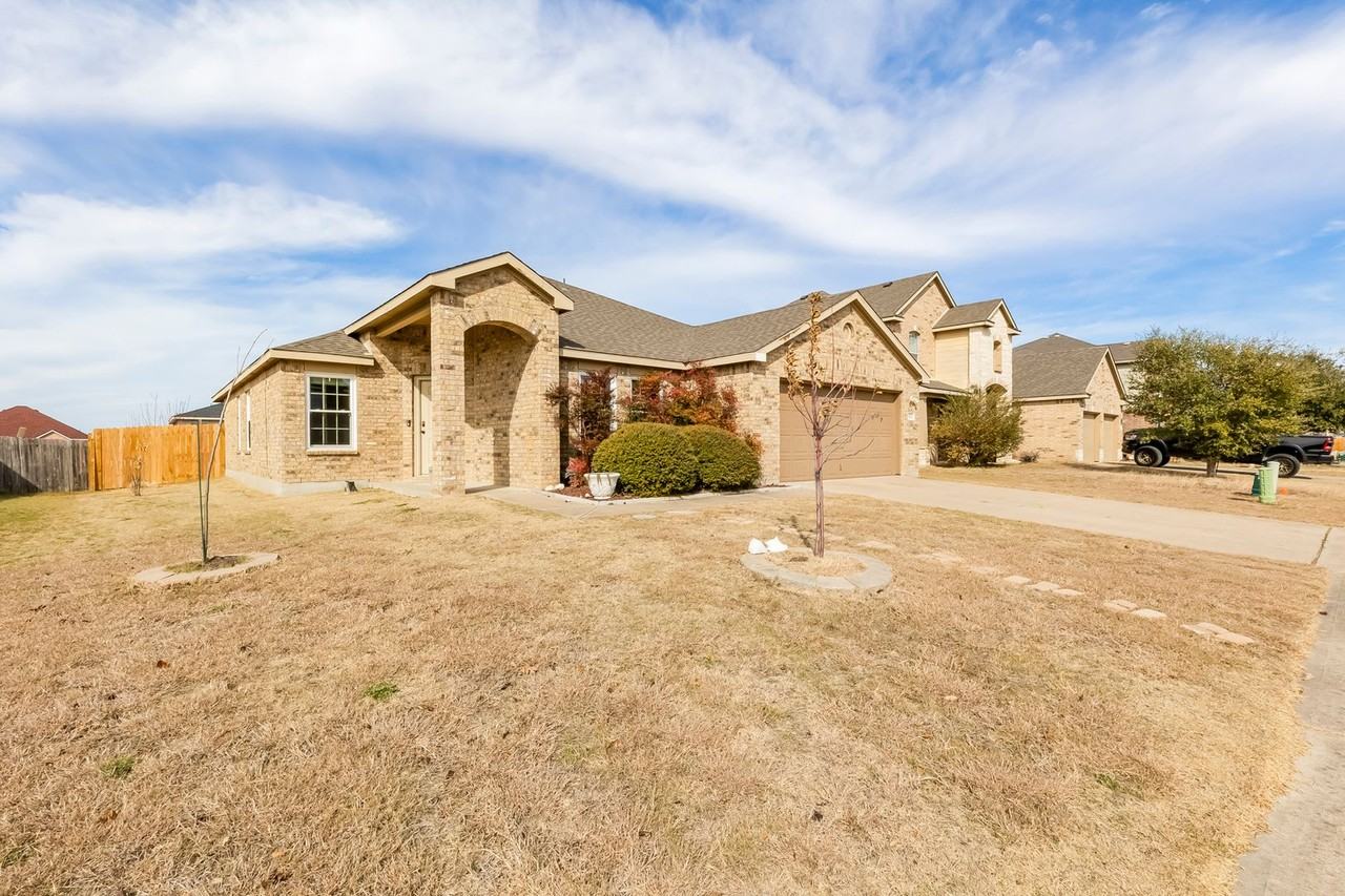 6113 Bridgewood Dr - Photo 3 of 36