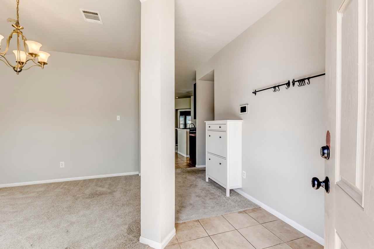 6113 Bridgewood Dr - Photo 5 of 36