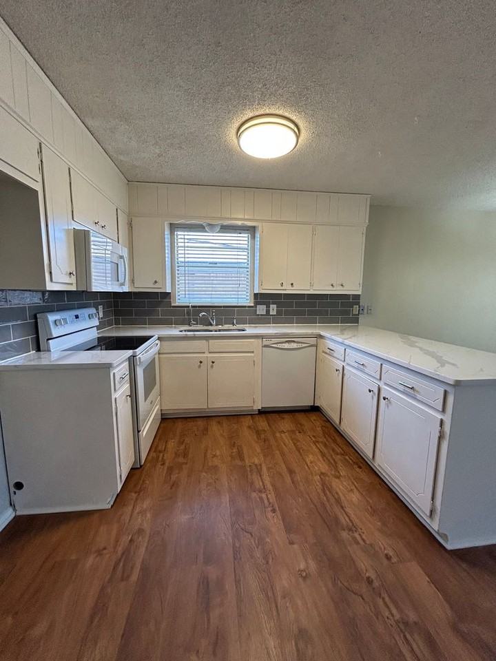 1747 E 53rd St - Photo 5 of 20