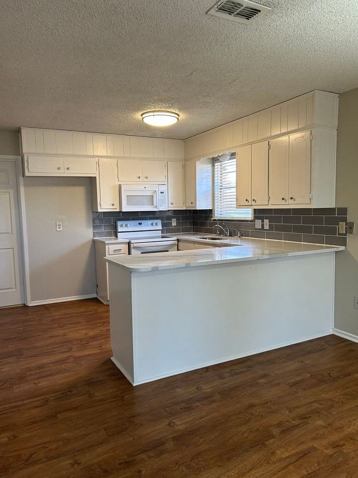 1747 E 53rd St - Photo 6 of 20