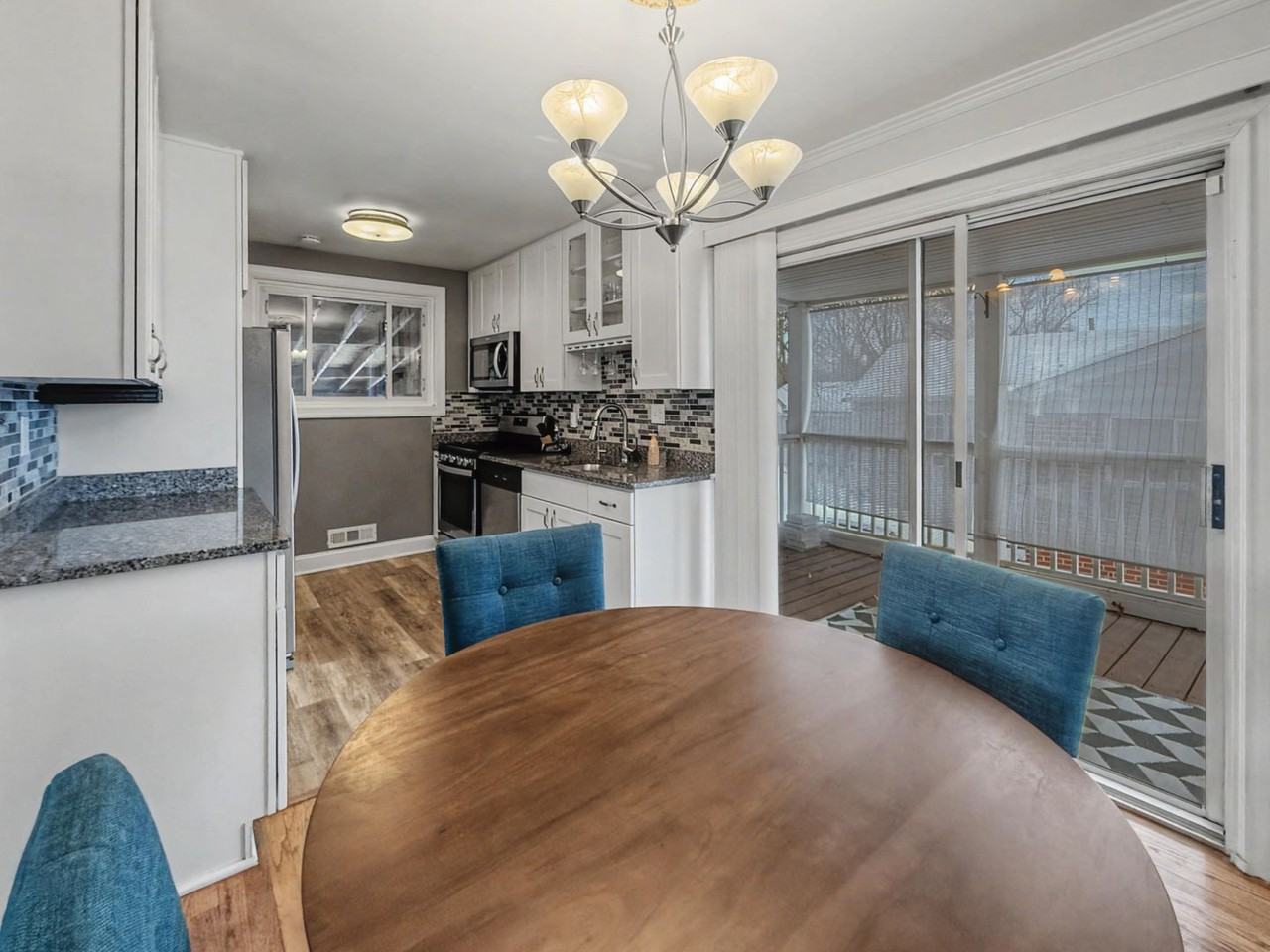 12121 Livingston St - Photo 4 of 29