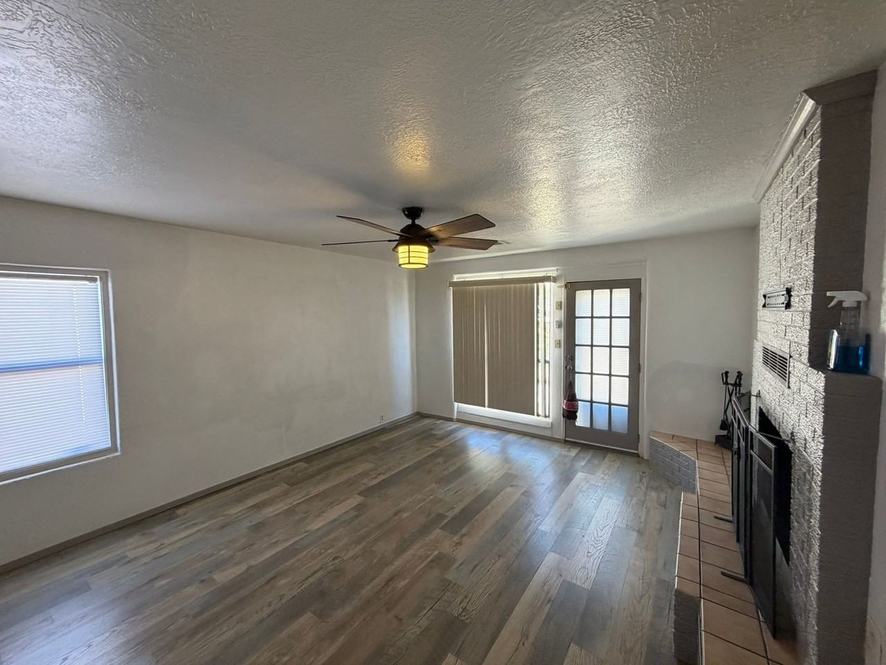 1021 N Guadalupe St - Photo 3 of 16