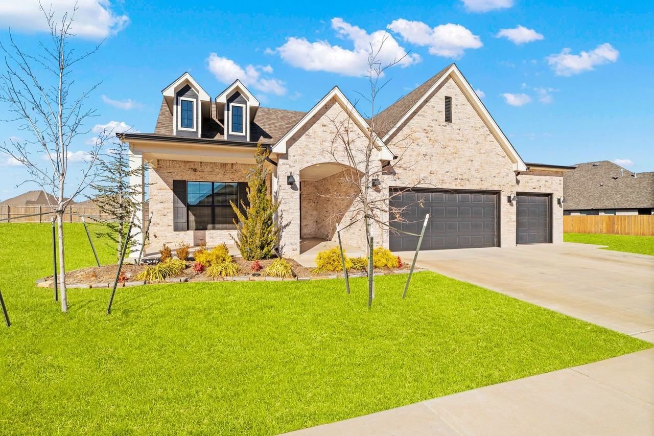 2805 Crystal Creek Dr - Photo 3 of 50