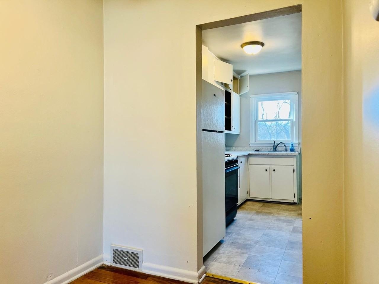 2120 23rd St - Photo 2 of 12