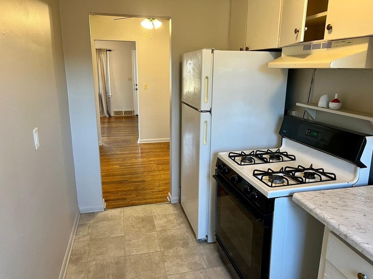 2120 23rd St - Photo 4 of 12