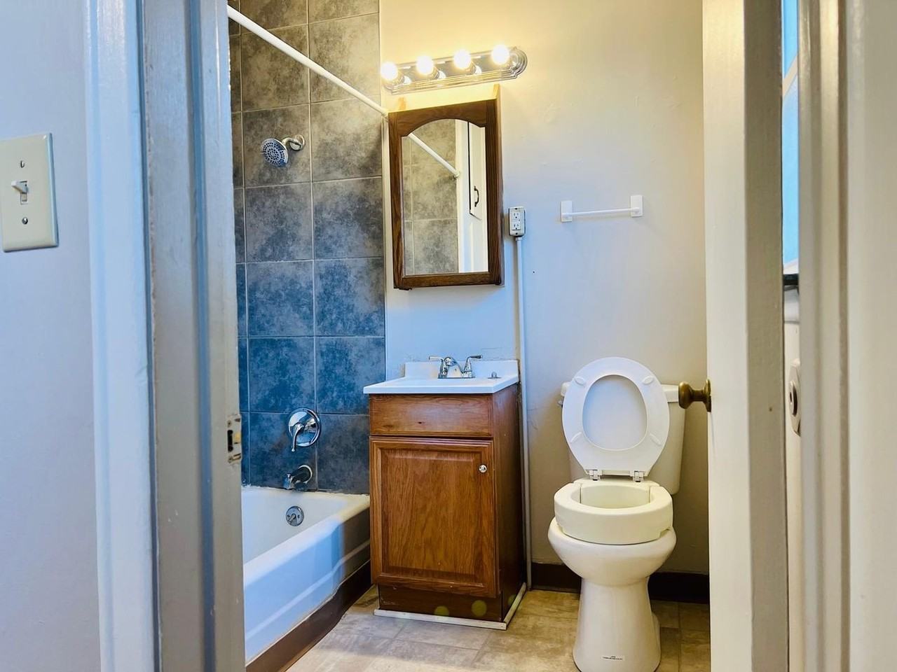 2120 23rd St - Photo 6 of 12