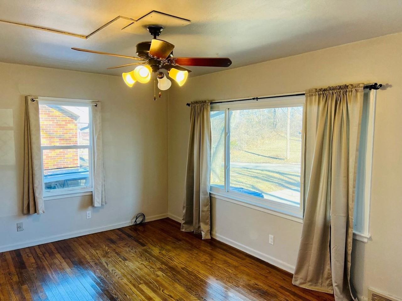 2120 23rd St - Photo 7 of 12