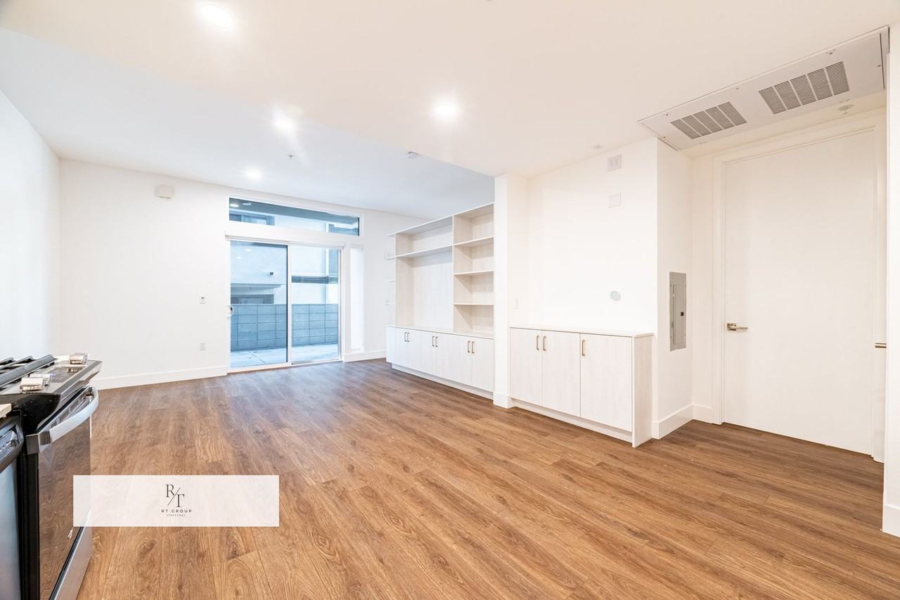 709 E Walnut St #222 - Photo 6 of 39