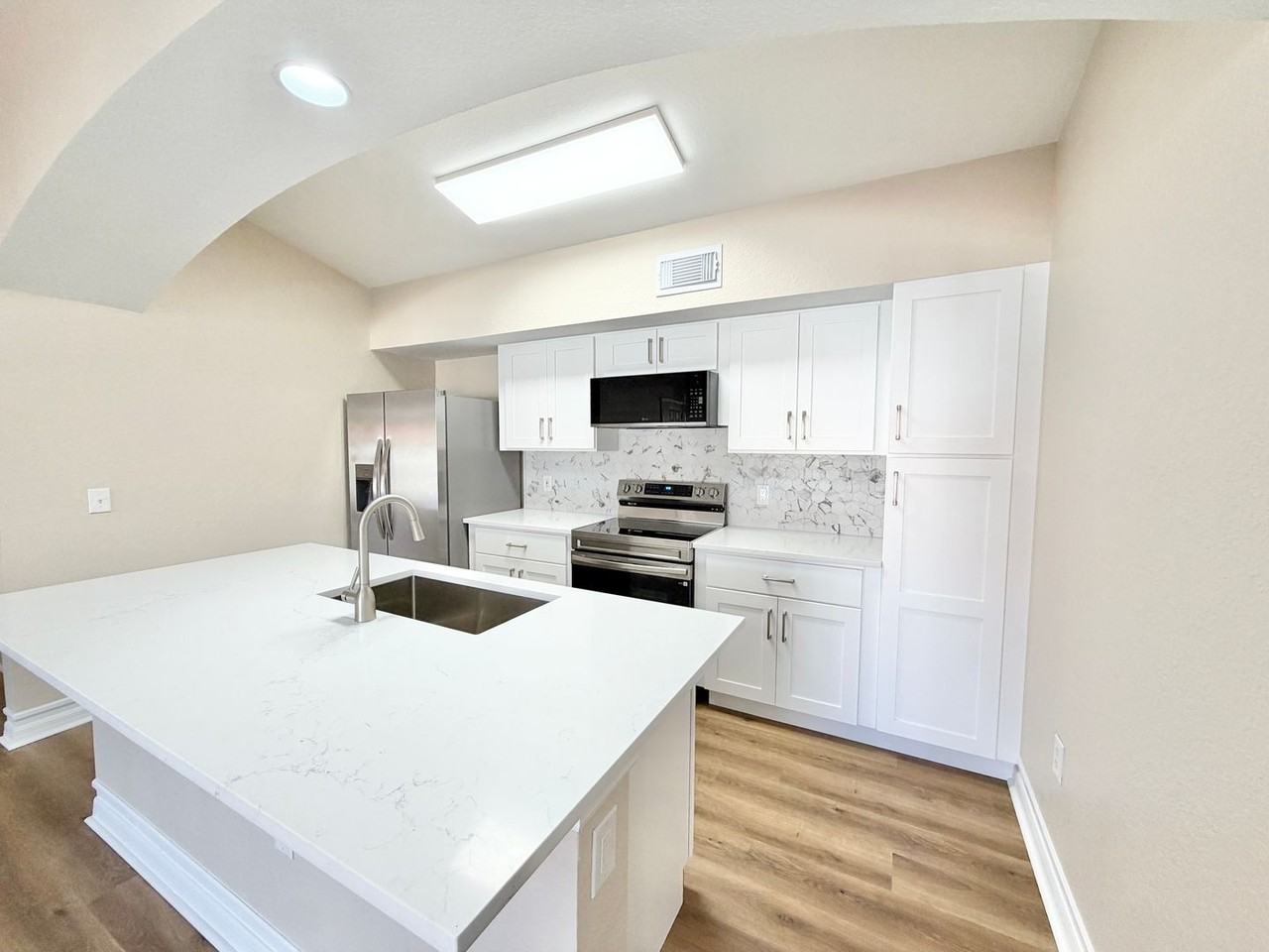 7945 Preserve Cir - Photo 5 of 43