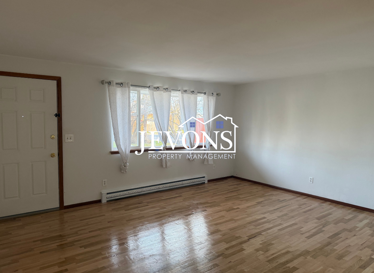 1418 Cornell Ave - Photo 4 of 7