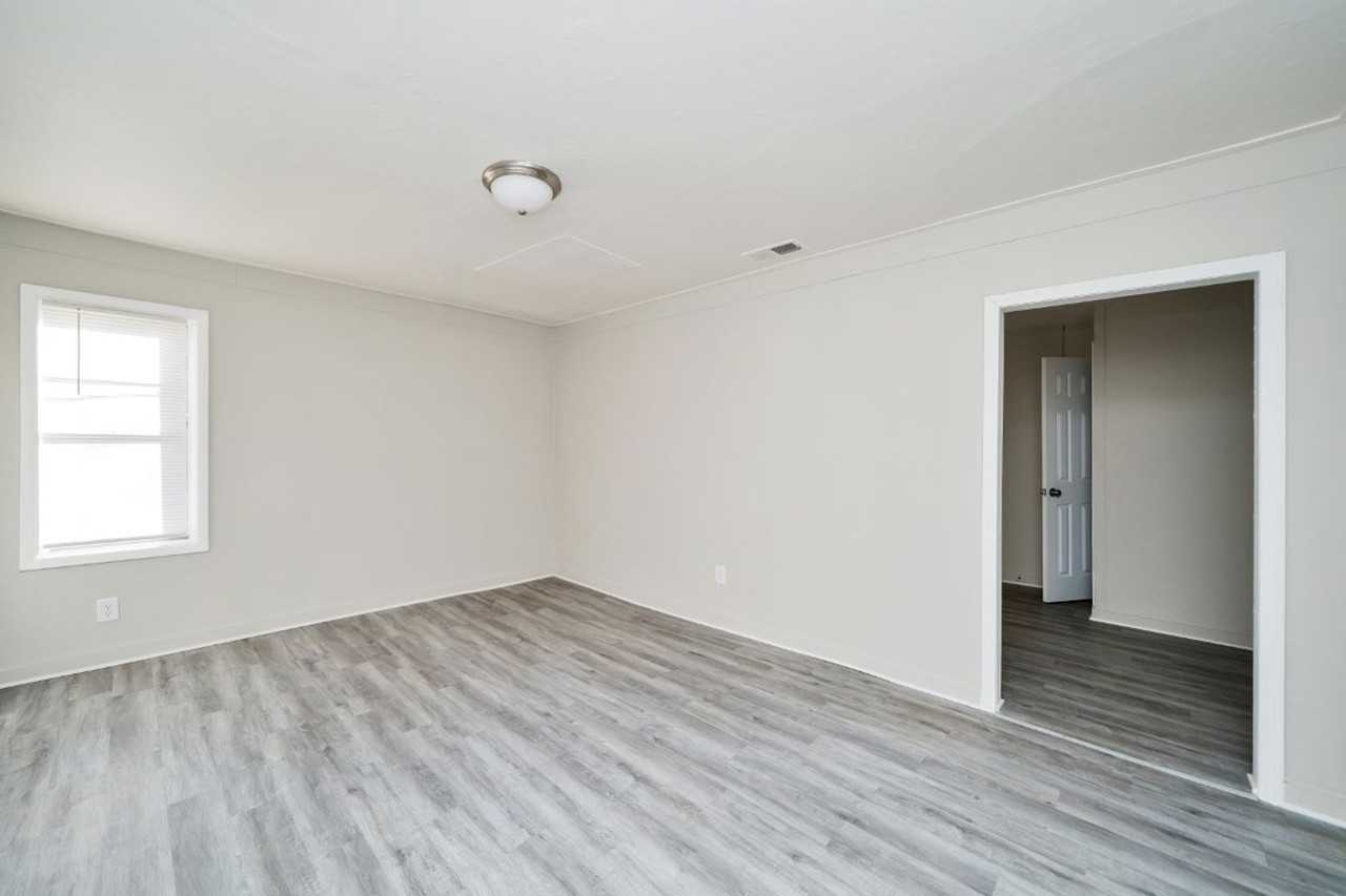 324 10th Way - Photo 5 of 18