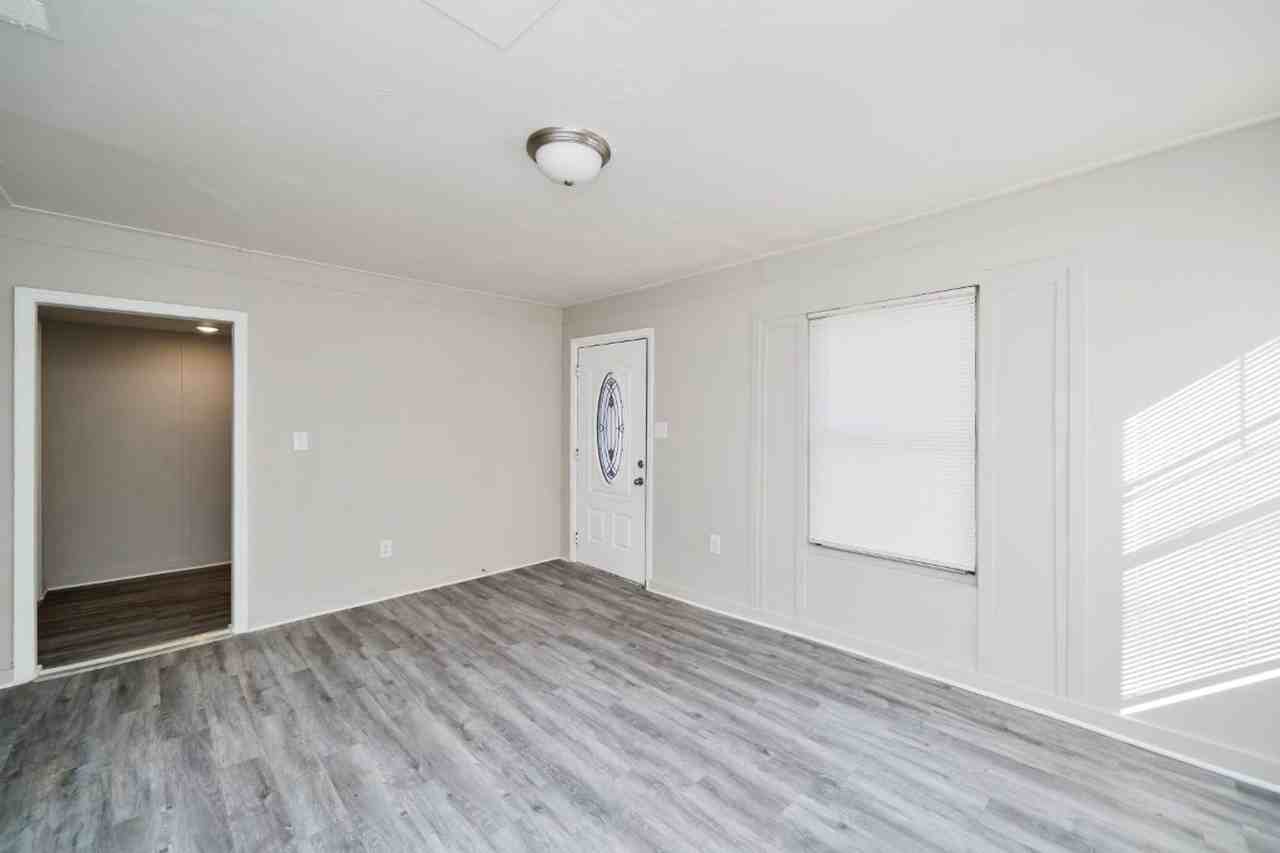 324 10th Way - Photo 6 of 18