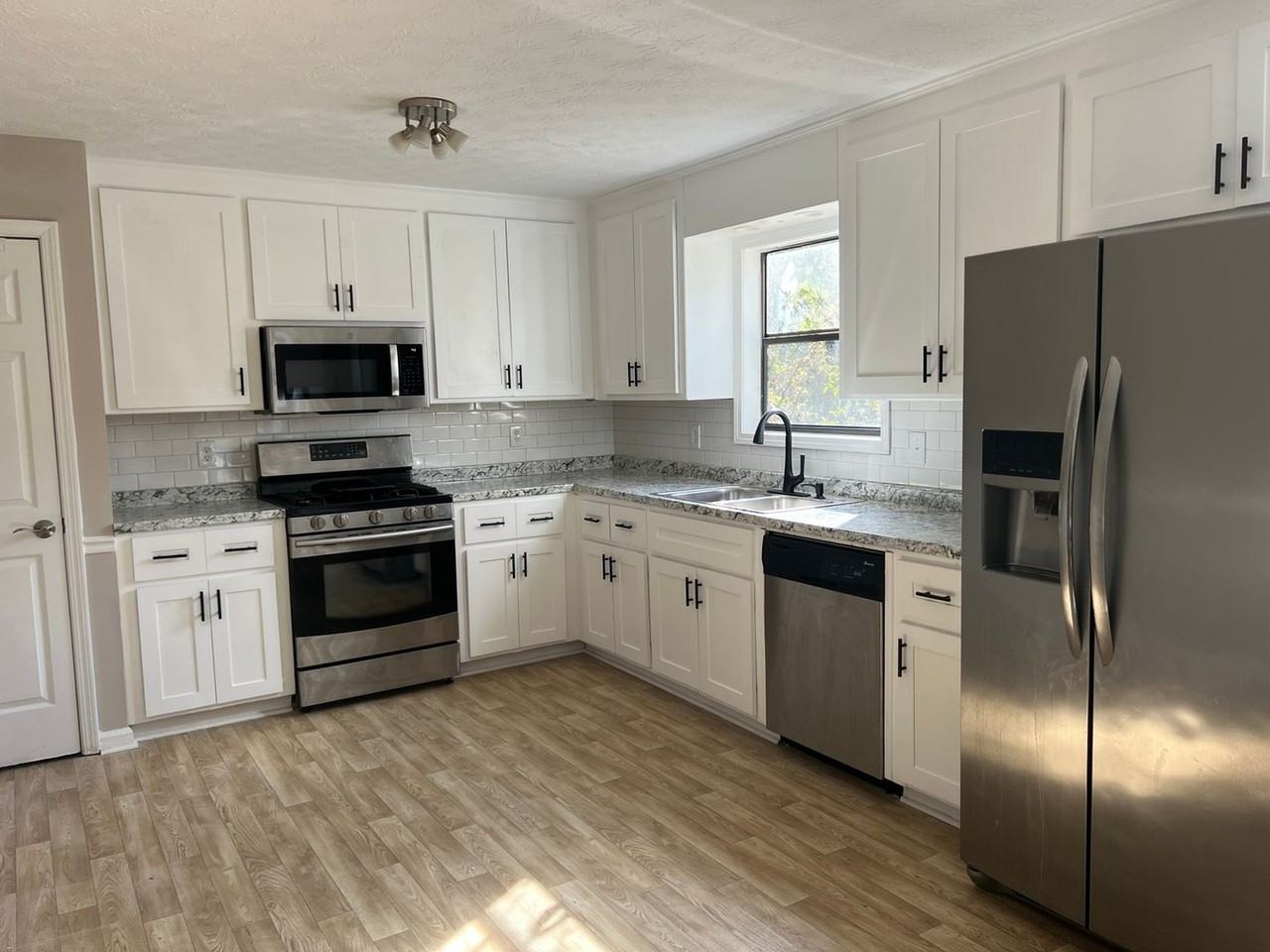 1601 Cumberland Trce - Photo 2 of 24