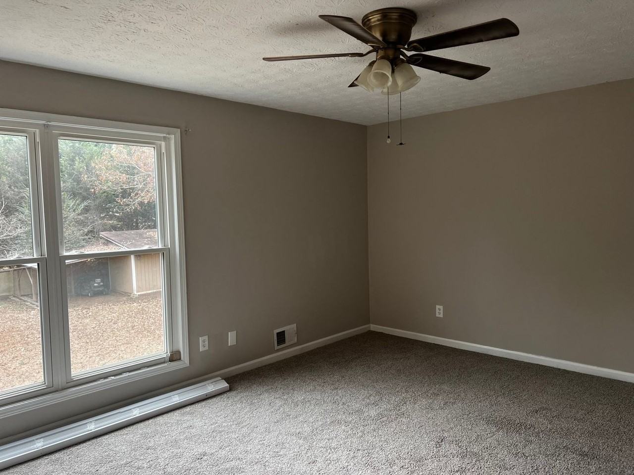 1601 Cumberland Trce - Photo 7 of 24