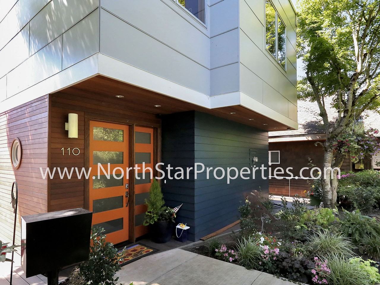 110 3rd St - Photo 4 of 36