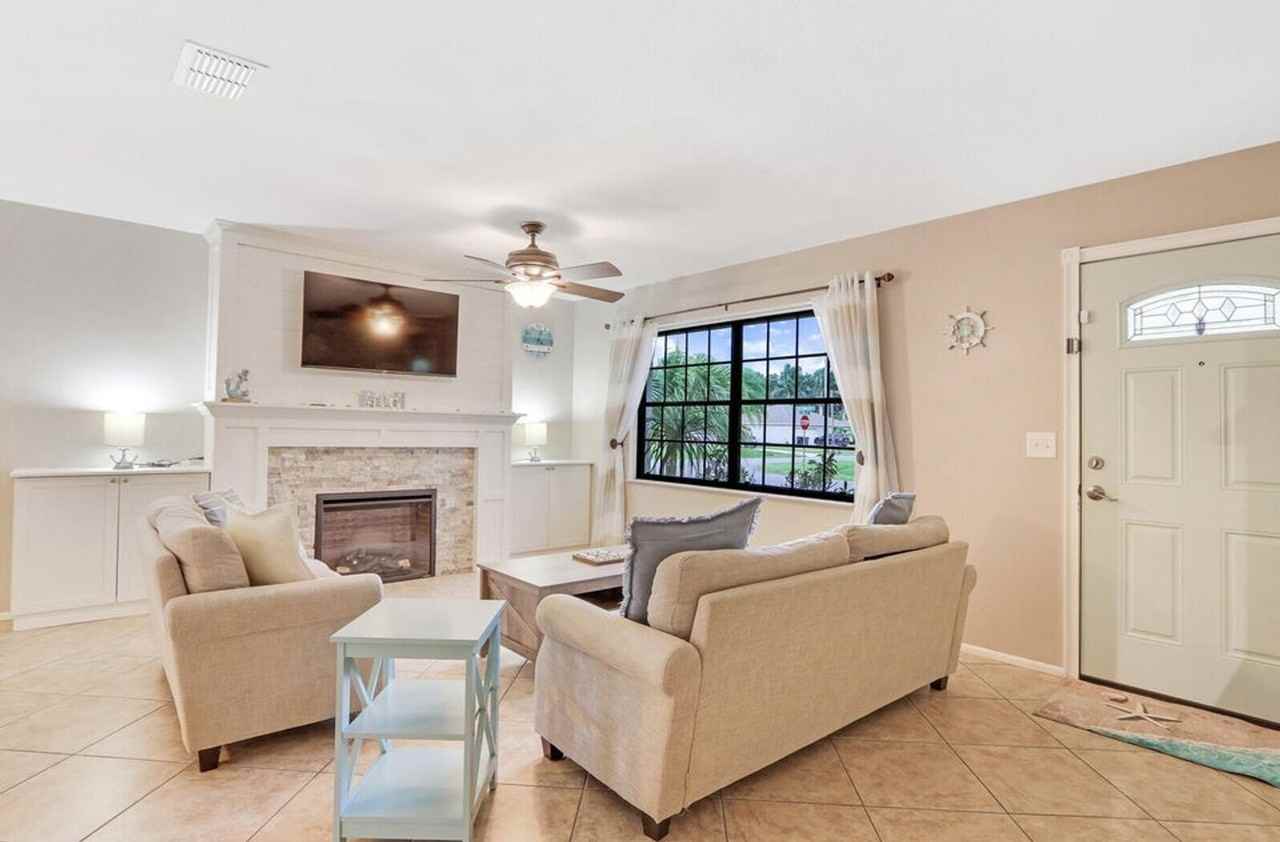 1258 1258 NE Rickenbacker Terr - Photo 2 of 30