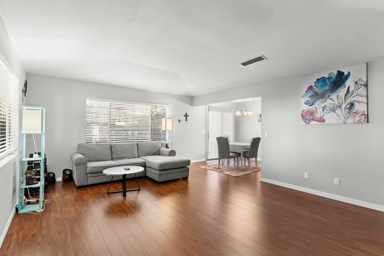 735 Apple Tree Ct - Photo 5 of 33