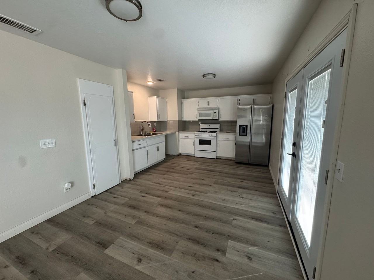 22241 Mohican Ave - Photo 5 of 11