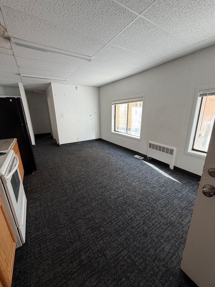 Price Main Street Triplex - Photo 4 of 26