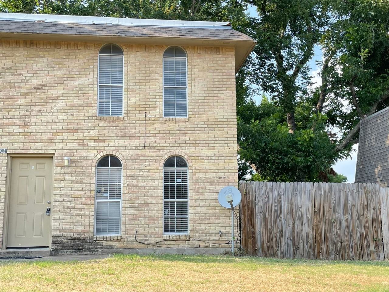 1913 1913 Nolen Court Arlington - A #A - Photo 2 of 22