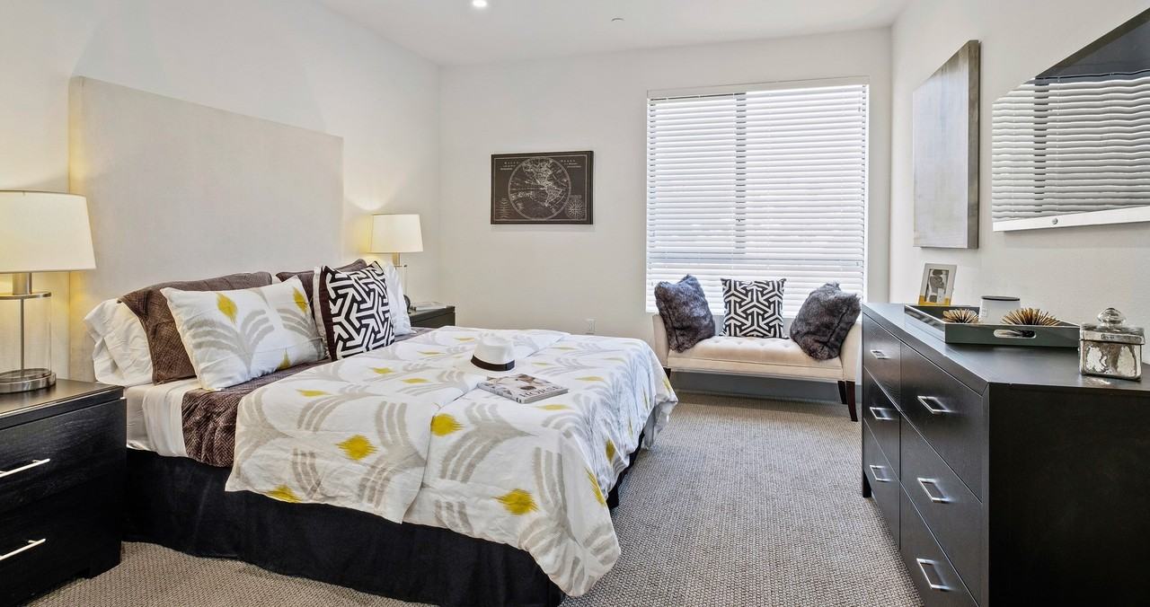 Bentley Apartments - Photo 6 of 13