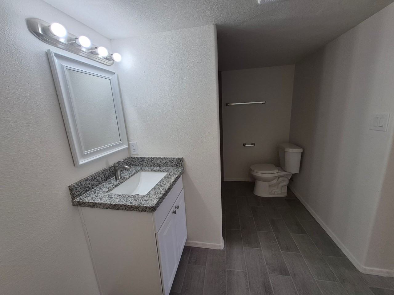 146 S. 17th Ave. - Photo 5 of 23