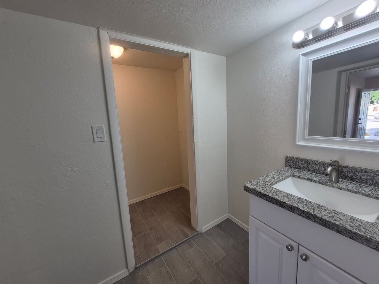 146 S. 17th Ave. - Photo 6 of 23