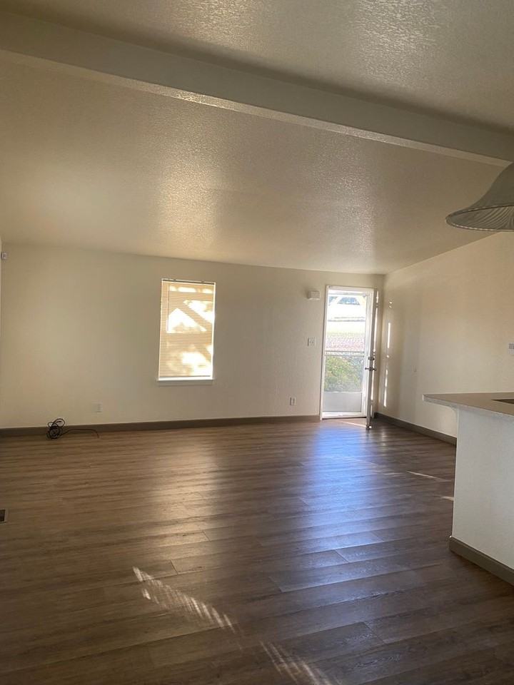 270 Phelan Ranch Way - Photo 2 of 13