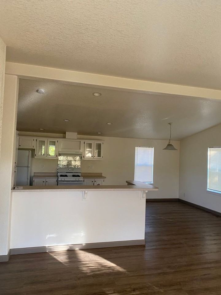 270 Phelan Ranch Way - Photo 3 of 13