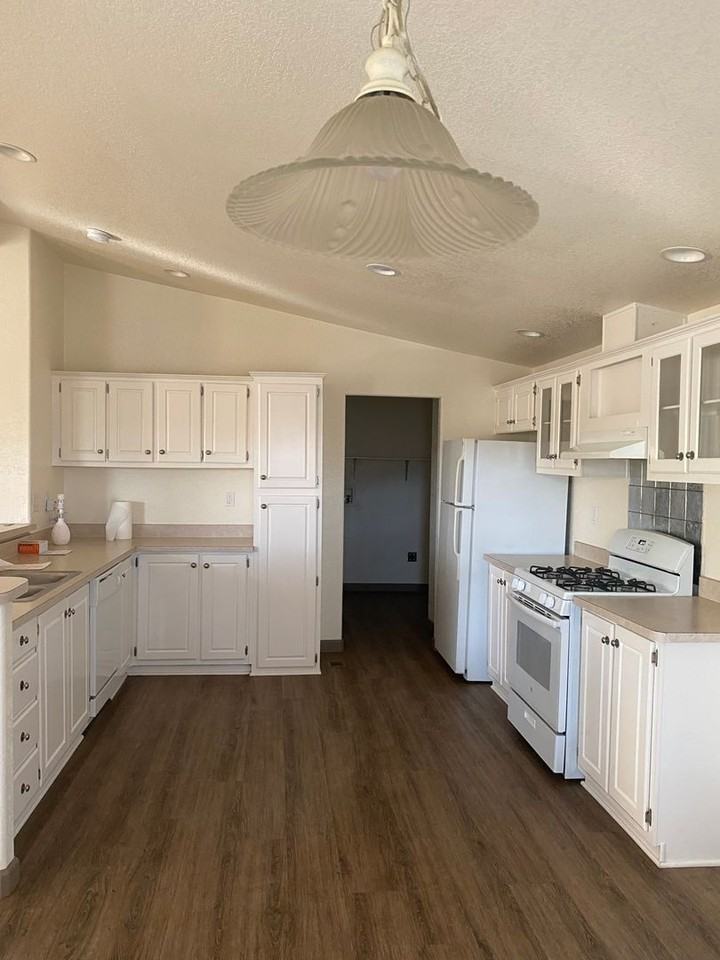 270 Phelan Ranch Way - Photo 5 of 13