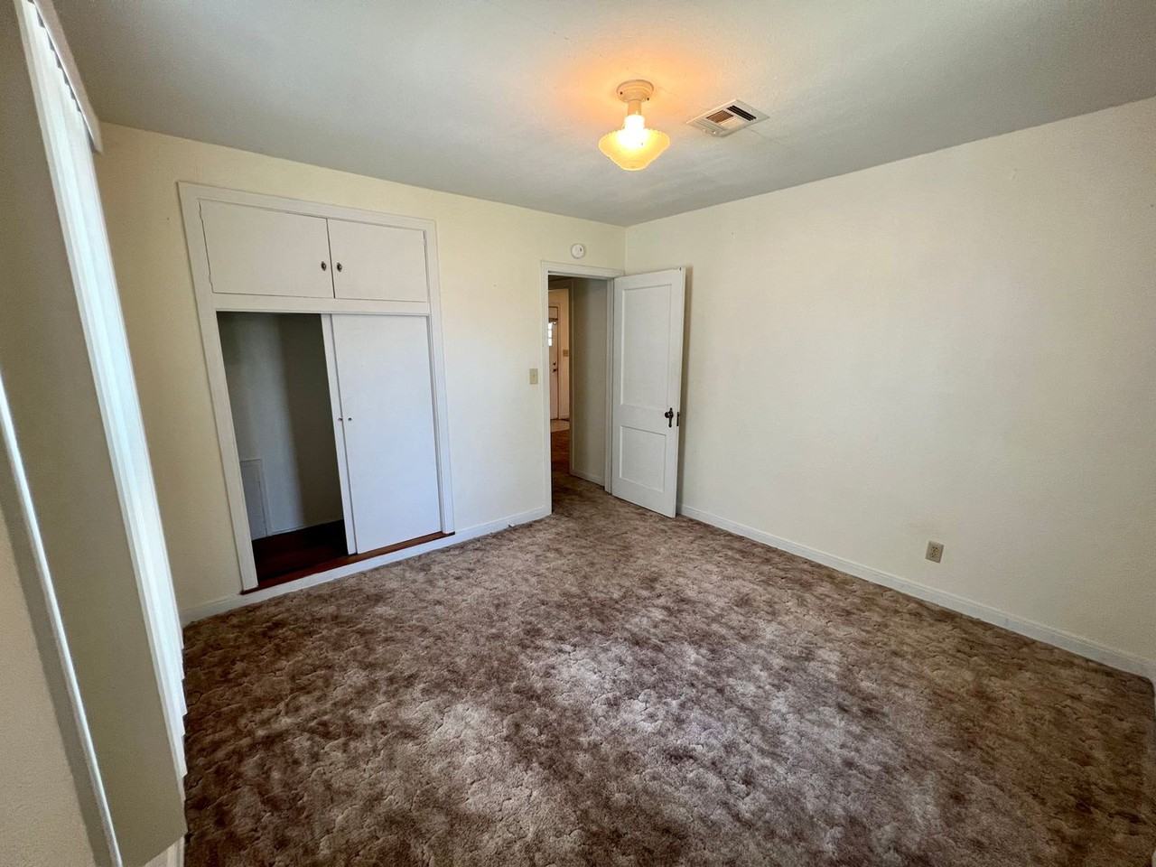 614 W Iowa Ave - Photo 5 of 7