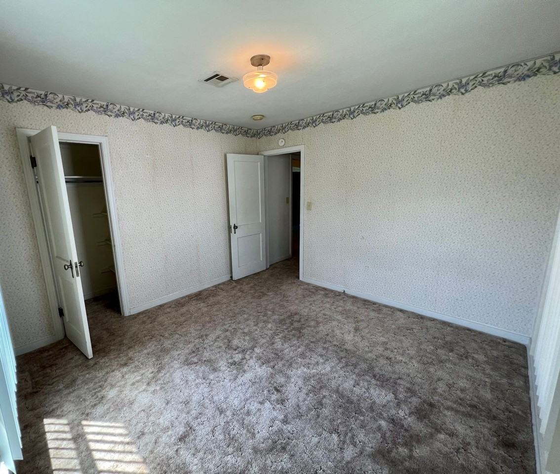 614 W Iowa Ave - Photo 6 of 7