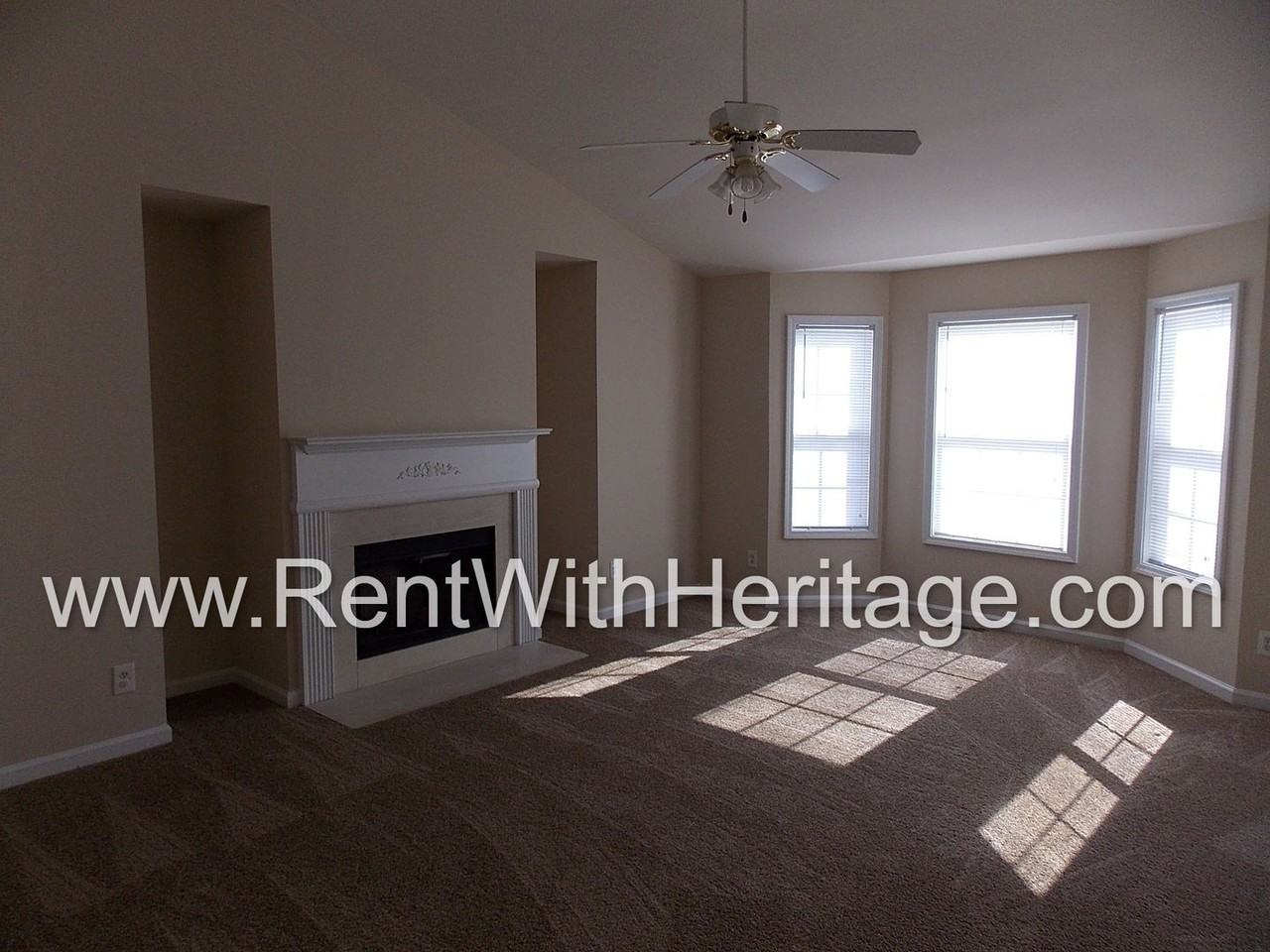 6392 Harvester Cir - Photo 4 of 22