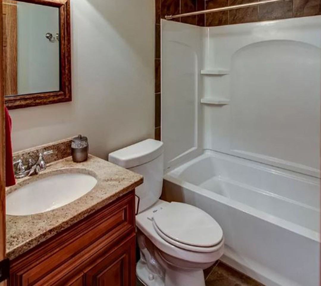 913 22nd Ave Se - Photo 4 of 5