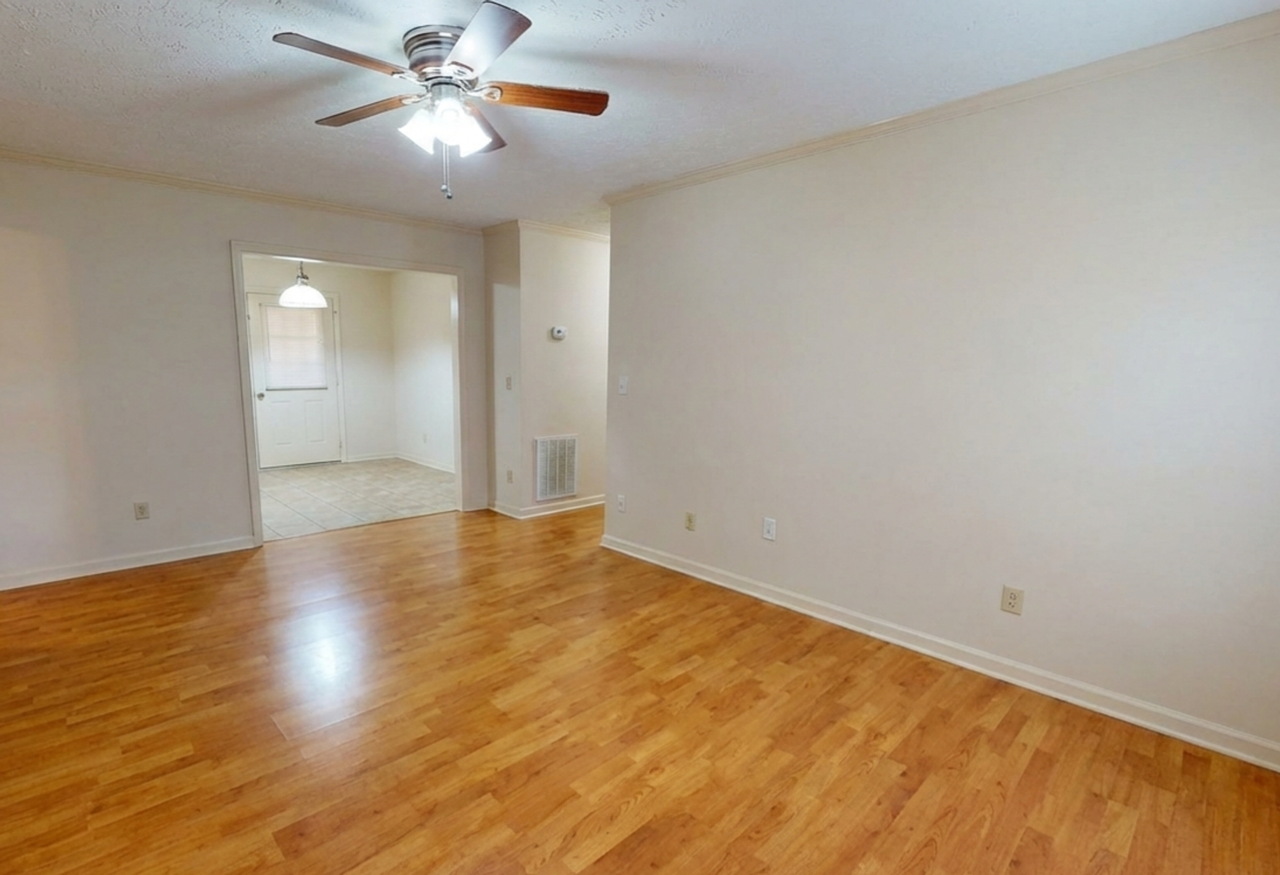 153 Hayfield Cir - Photo 3 of 3