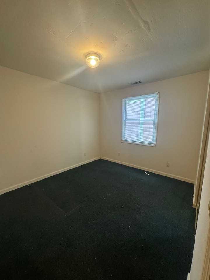 2527 Piedmont Ave #C - Photo 3 of 10