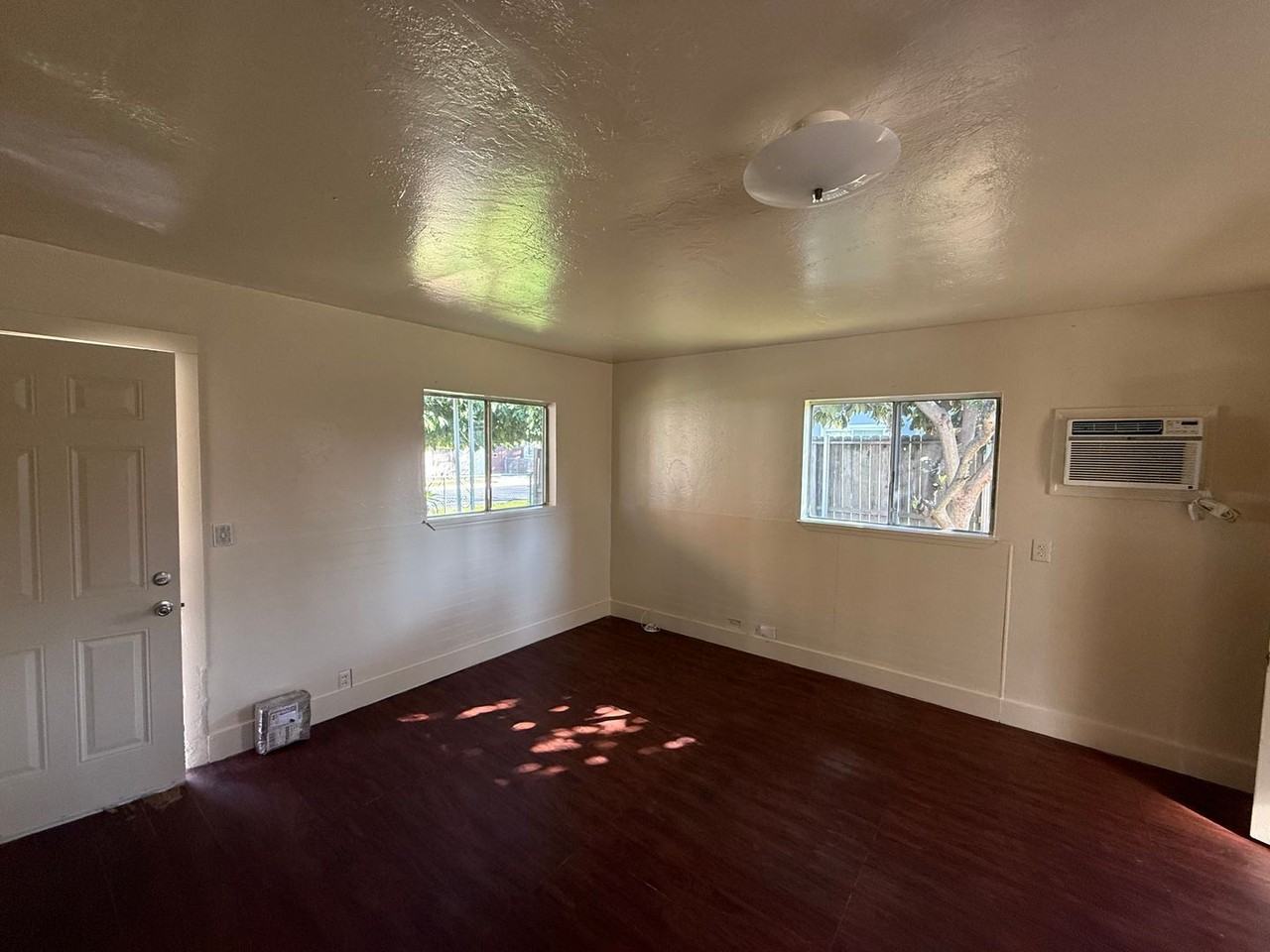 1601 Virginia Ave - Photo 3 of 7