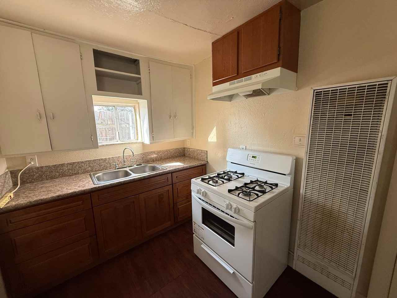 1601 Virginia Ave - Photo 4 of 7