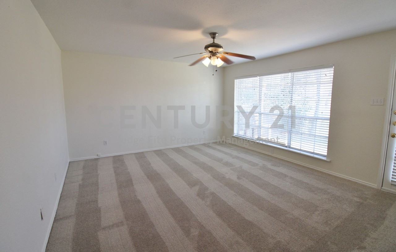 313 Woodhaven Dr - Photo 5 of 13